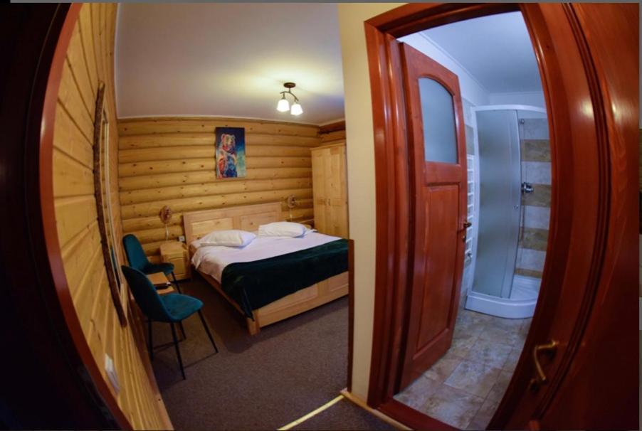 Pensiunea Vanatorul Obarsia Lotrului Exterior foto
